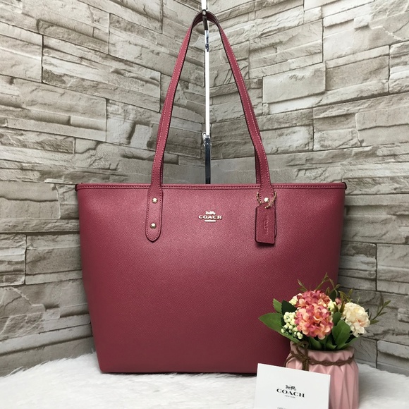 Coach Handbags - 👜‼️HOT SALE‼️🌺 CITY ZIP TOTE